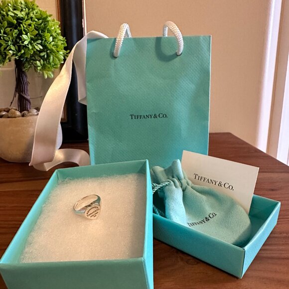 Tiffancy & Co Heart Signet Ring - Picture 4 of 5